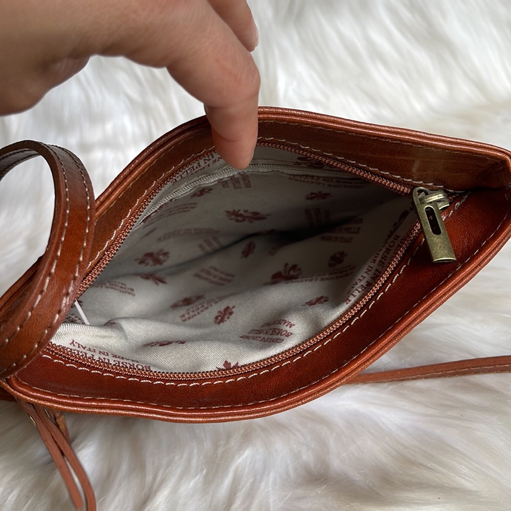 Vera Pelle Genuine Leather Crossbody New Without Tag 🏷️ - Picture 9 of 15